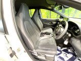 運転席シート廻りは使用感も少なく、良好な状態となっています。丁寧に使われていたことがよくわかりますね。