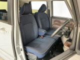 【運転席・助手席】内装ルームクリーニング済みです。しっかり綺麗にしていますので、是非、お確かめください。車に自信があるからこそ、是非一度ご来店頂き内外装も見てもらえると幸いです。