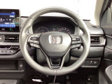ステアリングスイッチでオーディオ各種操作が可能で、運転に集中できます。安心・安全・快適なドライブをお楽しみいただけます。