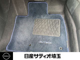 オーテック専用のフロアマットです。