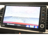 バックカメラが装備されており、後方の安全確認はもちろんのこと狭い場所での駐車や雨の日・夜間など視界の悪いコンディションでのストレスの軽減にもなります!