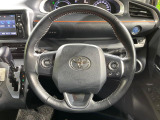 【純正革巻きステアリング】上質な革を使用することで、手にしっかり馴染みとても運転しやすいハンドルです♪