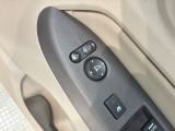 狭い駐車場で便利な電動格納ドアミラーが付いています。