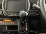 【インパネシフト】シフト操作のしやすいインパネシフトです。足元が広くなりすっきりしますので、大柄な方でも快適に運転ができます。