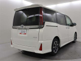 リヤ5面はプライバシーガラス☆強い日差しや車外の視線から室内を守ってくれます。