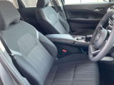 快適に運転できるドライブポジション!運転席シートリフターとシートスライドで、無理のない運転姿勢がとれます。