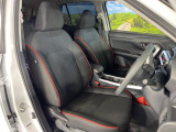 運転席シート廻りは使用感も少なく、良好な状態となっています。前オーナー様が丁寧に使っていたことがよくわかりますね。