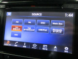 ■EV専用NissanConnectナビゲーションシステム (地デジ内蔵) (ハンズフリーフォン、VICS、FM/AMラジオ、Bluetooth対応、DVD/CD再生機能、Apple Car Play、USB接続、iPod対応、AM/FMラジオ、AUX端子対応。