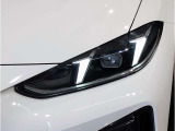 BMWの伝統の丸目4灯ヘッドライトでございます。LEDライトで視認性もよく明るく安全性の向上につながります。