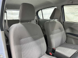 高いホールド性で運転姿勢が安定します。長距離ドライブでも疲れにくいのが魅力です。