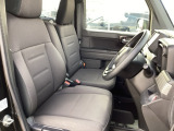 厚みのあるシートは乗用車同等のフレームを使用し、疲れを軽減してくれます。