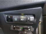 オートマチックハイビームとは、先行車や対向車のライトを認識し、ハイビームとロービームを自動で切り替える機能です。夜道の視界を確保します。詳細は販売店スタッフまでおたずねください。