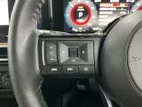 【ステアリングスイッチ】運転中に前方から目線をそらすことなくオーディオ等の操作が可能な便利機能!安心&快適なドライブを演出してくれます。