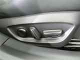 運転席電動シートは、シートポジションを細かく調整できるので長時間の運転もリラックスできますね。
