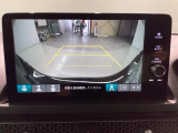 バックをするとき自動でリアの様子が映る『リアカメラ』付き! 画面で確認しながらバックが出来るので駐車の時も安心です。