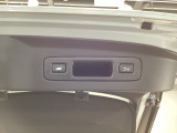 荷物を抱えていてもラクに開け閉め。Hondaスマートキーを持っていれば、開扉だけでなく、閉扉までをハンズフリーで行うことができます