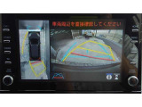 車を上から見下ろした視点で駐車をサポートするパノラマビューを搭載。運転席から確認しにくい車両周囲の状況を確認できます。