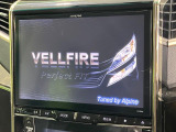 【BIG-X10型ナビ】人気の大画面BIG-Xナビを装備。専用設計で車内の雰囲気にマッチ!ナビ利用時のマップ表示は見やすく、テレビやDVDは臨場感がアップ!いつものドライブがグッと楽しくなります♪