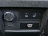 USBポート付きで携帯の充電に便利。