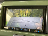 【バックカメラ】駐車時に後方がリアルタイム映像で確認できます。大型商業施設や立体駐車場での駐車時や、夜間のバック時に大活躍!運転スキルに関わらず、今や必須となった装備のひとつです!