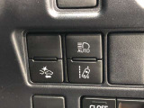 【TOYOTA SAFETY SENSE】走行中に前方の車両等を認識し、衝突の可能性がある時は警報音とブレーキで衝突回避と被害軽減をアシストしてくれます。