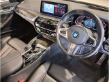 ☆センターパネルを運転席側に僅かに傾けたBMW独特のインパネ☆【駆け抜ける歓び】はここからもスタートしております☆