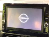 【メーカー純正8インチナビ】インテリアに溶け込むスタイリッシュな「専用設計」メーカーナビを装備♪視認性や操作性など基本性能にも優れ、より上質なカーライフをお楽しみいただけます。