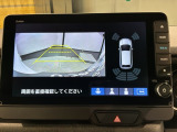 リバースギアに入れるだけで後方の表示へ切り替わります。夜間や雨の日の駐車も楽になりますよ。