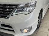 【LEDヘッドライト】悪天候や夜間走行時も良好な視界を確保し安心して運転できる高輝度LEDヘッドライトを装備!点灯速度が早く、消費電力も抑えられています。