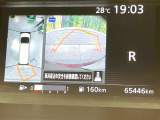 【アラウンドビューモニター】専用のカメラにより、上から見下ろしたような視点で360度クルマの周囲を確認することができます☆縦列駐車や幅寄せ時に活躍してくれます♪