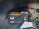 前方車両との衝突防止のサポート機能やアクセルとブレーキを踏み間違えた時のサポート機能など、安全装備が充実してて心強いです!!