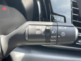 【オートライト(AUTO)】外の明るさをシステムが感知して、自動でヘッドライトが点灯します!ヘッドライトをつけ忘れを防ぐ便利機能です。