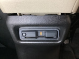 ハンドルの真下にETCがついています。高速道路の料金所の通過も楽々です。カードの取り出しもしやすい場所についています。