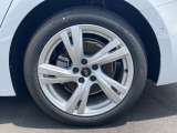 デモカーや社有車として使用していた車両が在庫の多くを占めています。そのためお車の経歴や整備記録はしっかりと把握しており、自信を持ってご提案できるお車ばかりです。