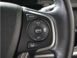 ◆アダプティブクルーズコントロール◆予め設定した車速内でクルマが自動的に加減速。前走車との適切な車間距離を維持しながら追従走行します。【LKAS】車線維持支援システムでステアリング操作を支援。