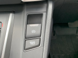 【電子パーキングブレーキ】スイッチ操作で作動・解除ができ、坂道発進時も安心です。