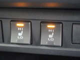 快適温熱シート(運転席・助手席)が装備されています。負担のかかりやすい肩や腰、冷えやすい下肢を効果的に温めてくれます。
