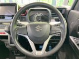 インテリアに合わせたデザインのステアリングは、運転される方のことも考え、運転しやすい形状、大きさです。是非一度、実際に触ってお確かめください。