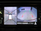 ■アラウンドビューモニター搭載。車体を4方向のカメラで「上から見下ろしたような映像」を映します。車庫入れが苦手な方も映像サポートでラクラク駐車できます。