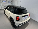 MINIを熟知したメカニックによる100項目の点検・整備を行います。不具合箇所、交換時期に達している部品に関しましては、全て弊社負担で交換してからのご納車となります。
