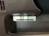 ハンドルの左下にETCがついています。高速道路の料金所の通過も楽々です。 カードの取り出しもしやすい場所についています。