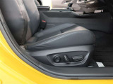 パワーシート搭載。微妙な調整が手軽にでき、ピッタリなポジションで運転することが可能です。