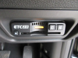 ETC付。高速道路の料金所はキャッシュレスで通過です。サービスエリア等にあるスマートインターの出入口も利用可能でとっても便利。ご納車後すぐにお使い頂けるようセットアップしてのお渡しとなります。
