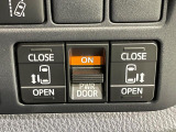 【両側パワースライドドア】スマートキーや運転席のスイッチで後席両側スライドドアの開閉が可能♪電動だから力を入れてドアを開ける必要が無く、小さなお子様でも簡単に開け閉めでき快適です♪