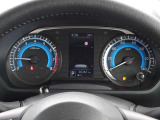 【メーターパネル】素早く車の情報が読み取れる、視認性に優れたシンプルなデザインのメーターパネルです。
