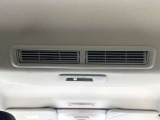 ☆リアシーリングファン☆空気を循環し後部座席にもしっかり温度の調節が行えますのでお子様やご家族の方も快適にお過ごしいただけます♪