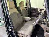 ■運転席にはシート高を調整できるハイトアジャスターが装備され、幅広いシートポジションの設定が可能になっております