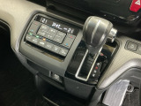 発進時から滑らかに加速する無段階変速のCVTはストップ&ゴーの多い街の中も快適です