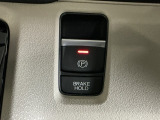 パーキングブレーキはスマートな電子制御式と合わせて渋滞時等にブレーキペダルから足を離しても停車状態を保持してくれるオートブレーキホールド機能で運転が楽になります。スタートはアクセルペダルを踏むだけ