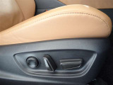 パワーシート搭載。微妙な調整が手軽にでき、ピッタリのポジションで運転することが可能です。